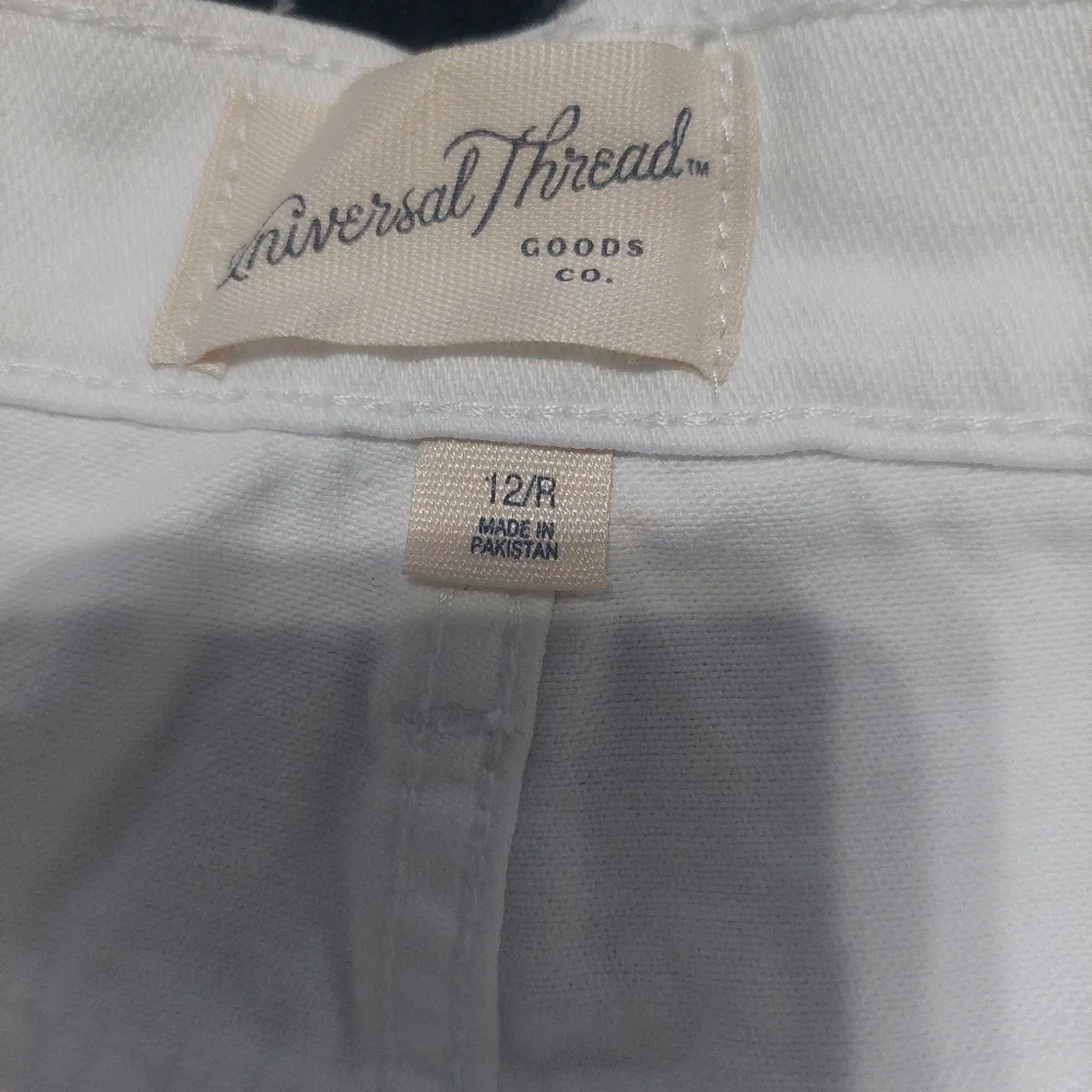 Nwt universal thread white Denim boyfriend shorts‎ size 12R
